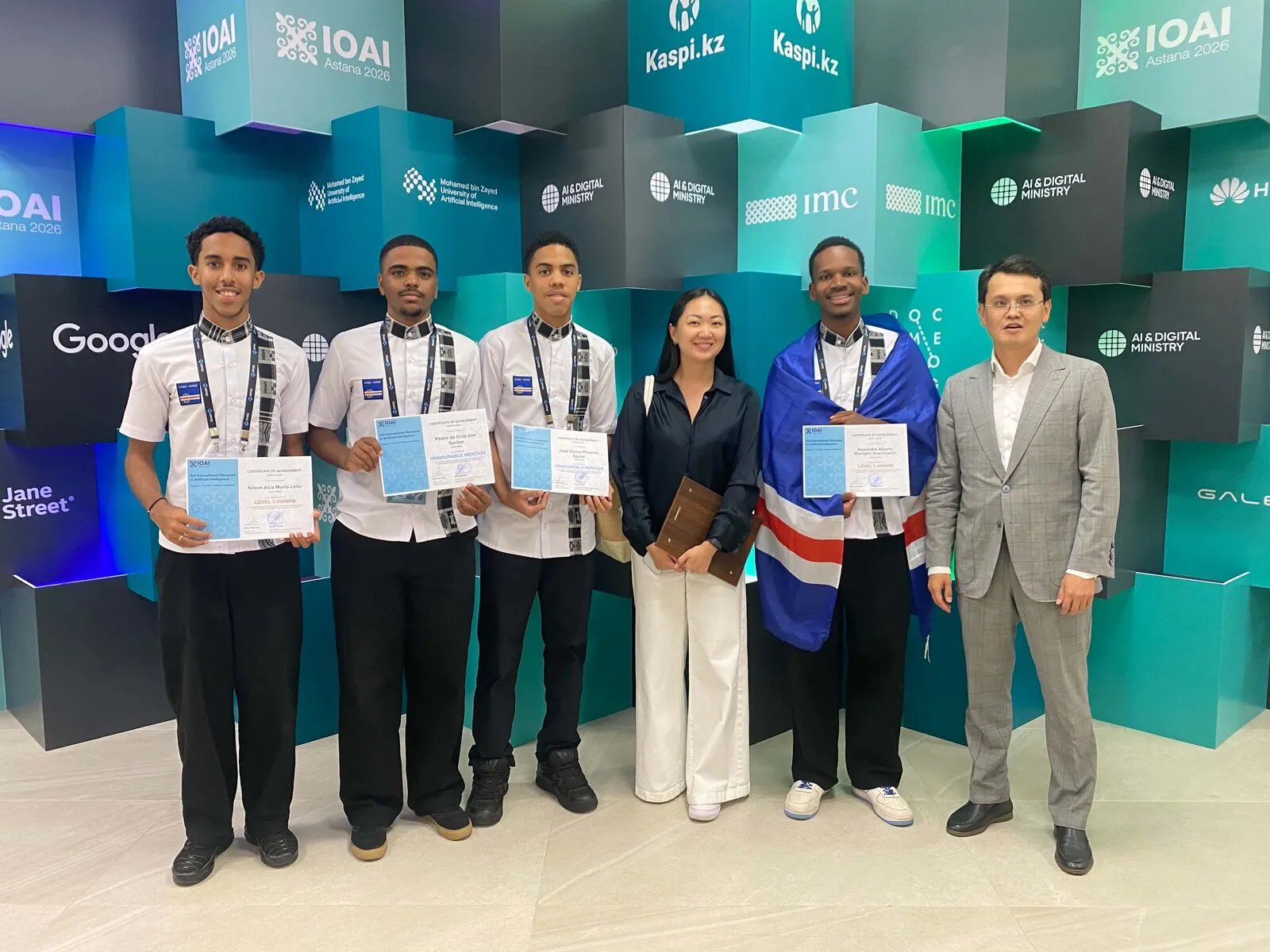 Equipa cabo-verdiana com representantes da organização